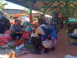 Bhabinkamtibmas Desa Kabba Bersama Babinsa DDS Pasar Tradisional Tanete dan monitoring harga Sembako